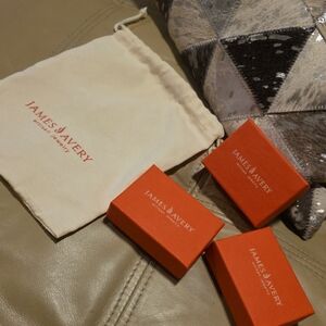 James Avery Vibrant Orange Gift Boxes with Cream Pouch